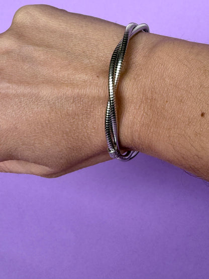 Bracciale Twist Elegante in Acciaio Inossidabile – Design Moderno e Raffinato